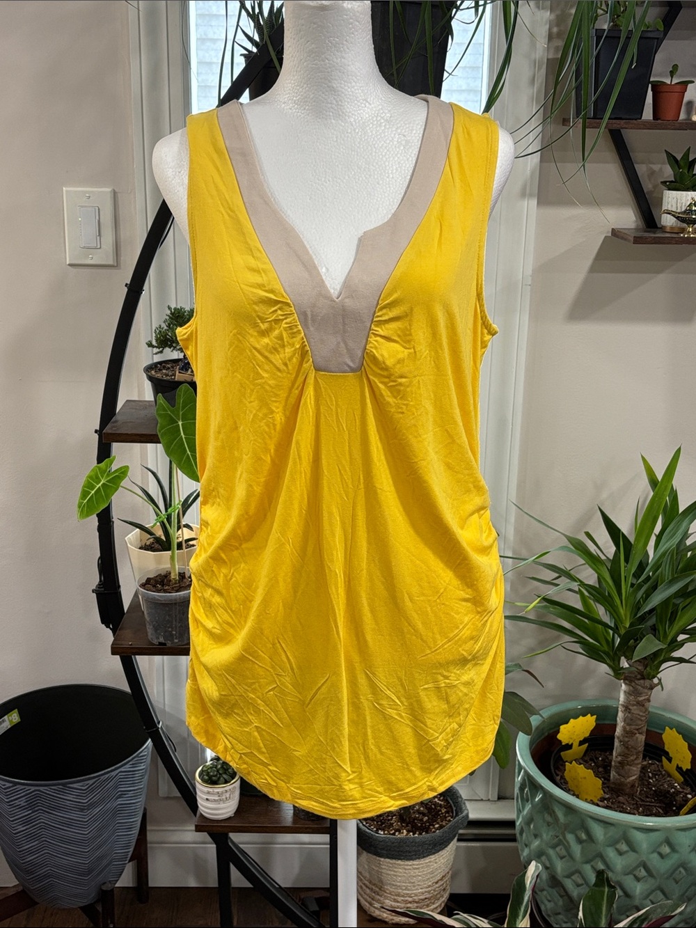 NY & Company Yellow V Neck Sleeveless Tank Top size XL